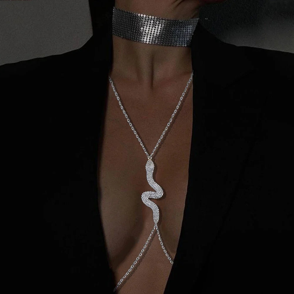 Cadena para el pecho con diseño de serpiente