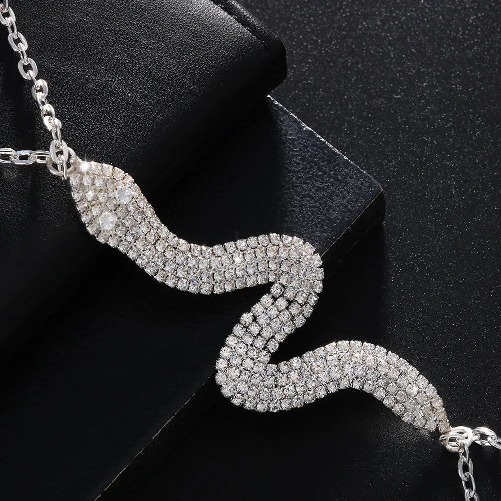 Cadena para el pecho con diseño de serpiente