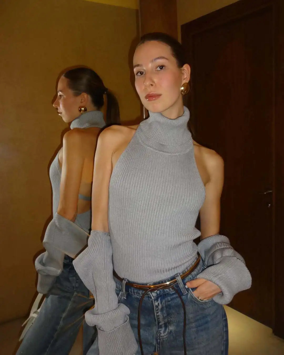 Chaleco de Punto con Cuello Alto y Espalda Descubierta