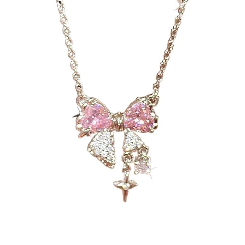 Collar con un bonito lazo rosa